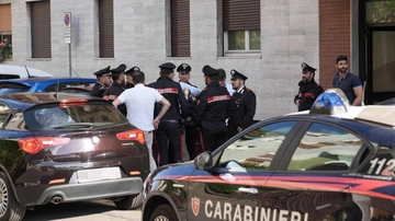 Il giallo di Vasilica, uccisa e lasciata nuda sul pavimento: l’ex marito ricercato (per altri reati) si costituisce. “Non sono stato io”
