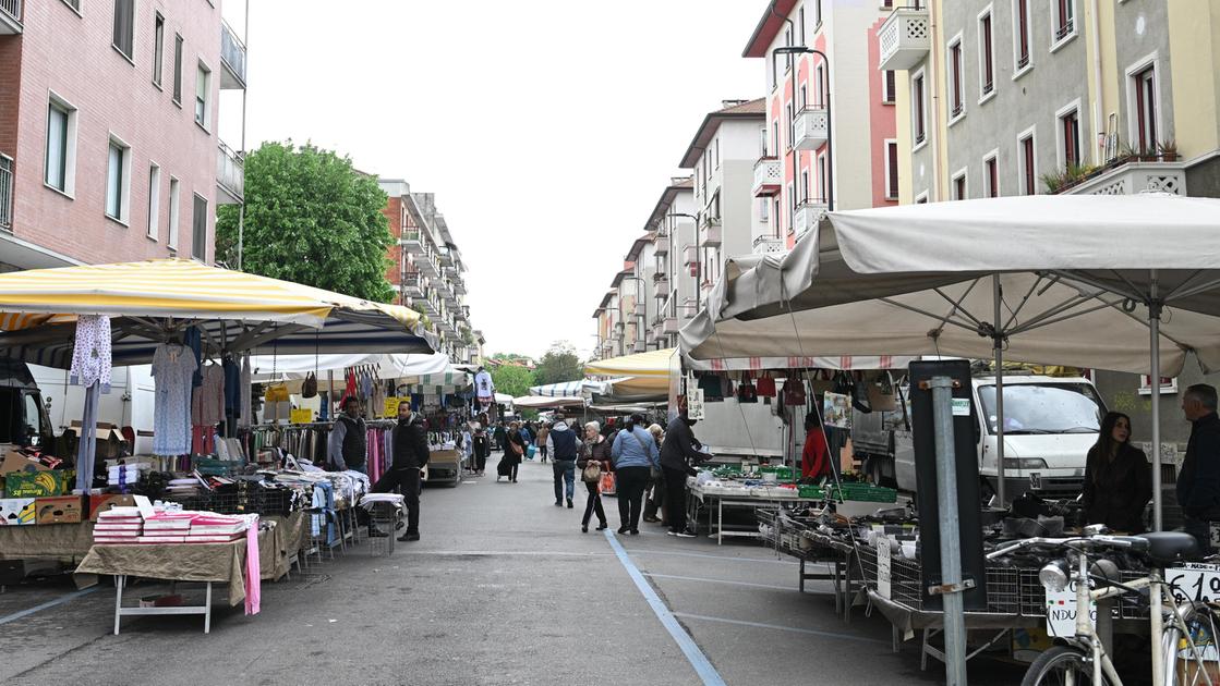Via Neera allo Stadera: "Negozi e solidarietà. Ma mancano parcheggi" Via Neera allo Stadera: "Negozi e solidarietà. Ma mancano parcheggi"