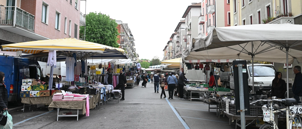 Via Neera allo Stadera: "Negozi e solidarietà. Ma mancano parcheggi"