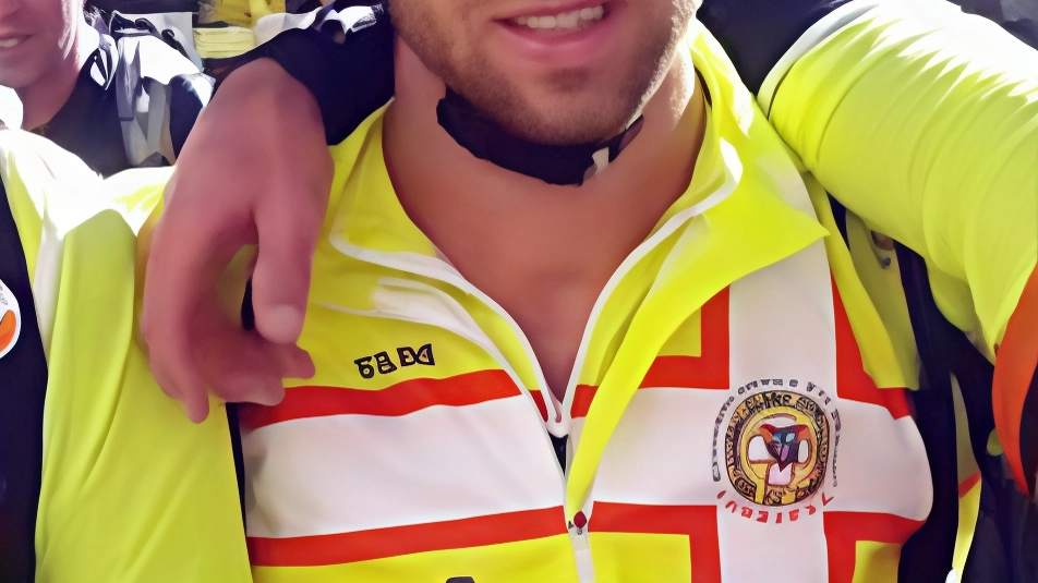 Tuffarsi da altezze elevate nel lago di Como è pericoloso, avverte il soccorritore Andrea Gandolfi. Il rischio di incidenti aumenta con l'uso dei social e il crescente numero di bagnanti. Tuffarsi da altezze elevate nel lago di Como è pericoloso, avverte il soccorritore Andrea Gandolfi. Il rischio di incidenti aumenta con l'uso dei social e il crescente numero di bagnanti.