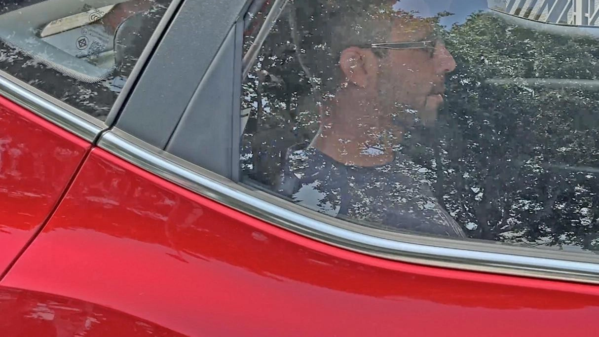 L’idraulico: "I carabinieri mi chiamino tutte le volte che vogliono, anzi meglio. Non sono stanco". Riconvocato in caserma il papà della vittima, gli inquirenti scavano nella vita privata della 33enne.