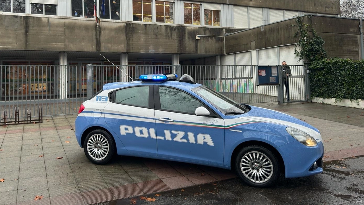 L'auto è stata ritrovata dagli agenti della polizia di Stato (foto di repertorio) L'auto è stata ritrovata dagli agenti della polizia di Stato (foto di repertorio)