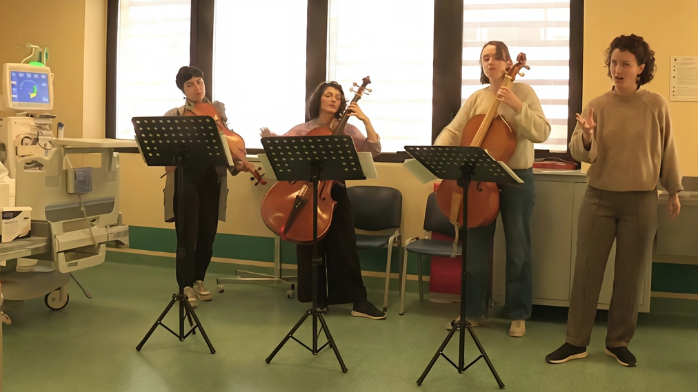I musicisti si sono già esibiti nei reparti di dialisi oncologia e medicina generale I musicisti si sono già esibiti nei reparti di dialisi oncologia e medicina generale