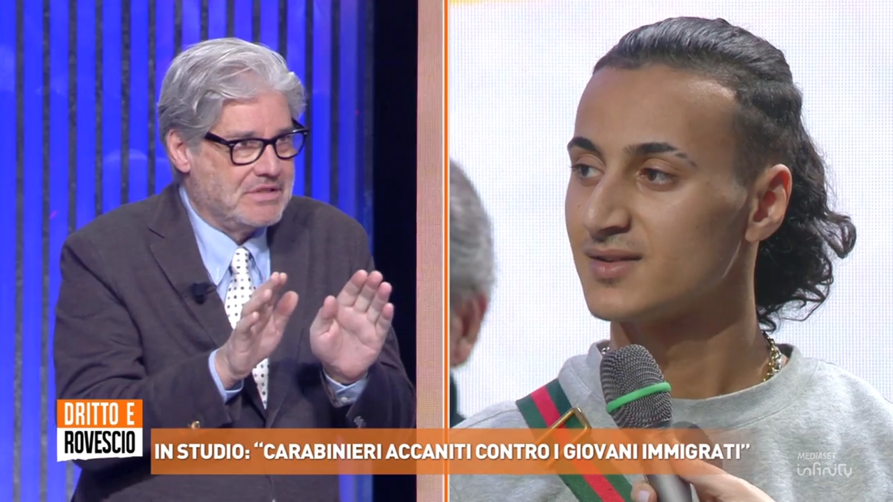 Paolo Del Bebbio mentre si dissocia dalle dichiarazioni rese in trasmissione da Mahmoud Farid Fard, il ventenne arrestato per spaccio a Milano (Mediaset) Paolo Del Bebbio mentre si dissocia dalle dichiarazioni rese in trasmissione da Mahmoud Farid Fard, il ventenne arrestato per spaccio a Milano (Mediaset)