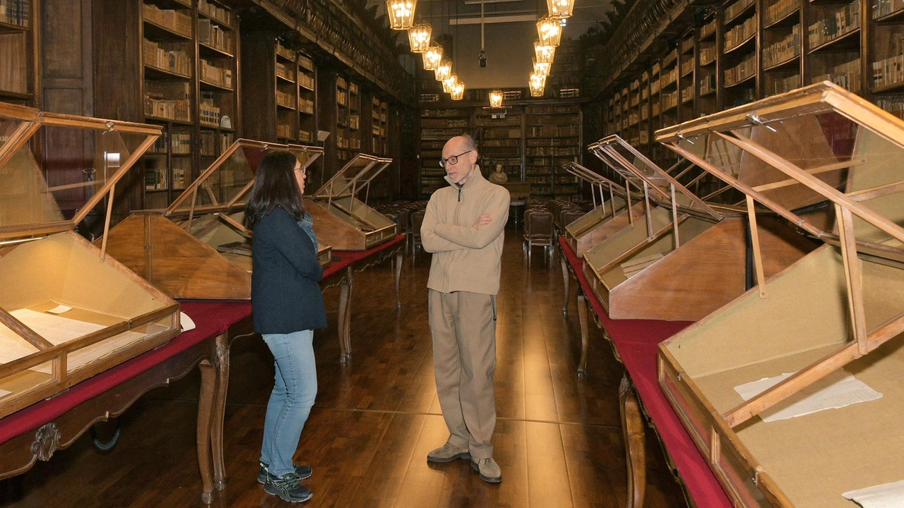 Il professor Mario Rizzo nella suggestiva location della mostra Il professor Mario Rizzo nella suggestiva location della mostra