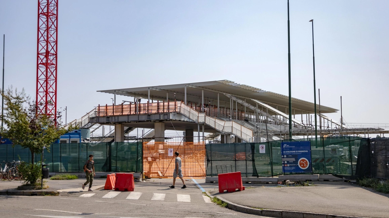 Sesto, lo smantellamento dei vecchi edifici lascia il posto allo scalo disegnato da Renzo Piano. Cambia anche piazza Primo Maggio che diventerà pedonalizzata, verde e ricca di nuovi alberi. Sesto, lo smantellamento dei vecchi edifici lascia il posto allo scalo disegnato da Renzo Piano. Cambia anche piazza Primo Maggio che diventerà pedonalizzata, verde e ricca di nuovi alberi.