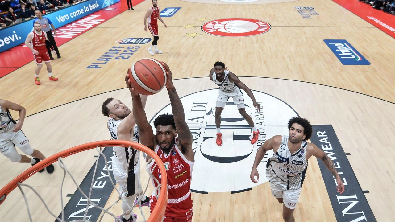 Milano ha portato la serie sul 2-1 Oggi alle 18 ha l’occasione di staccare il pass per la semifinale scudetto Milano ha portato la serie sul 2-1 Oggi alle 18 ha l’occasione di staccare il pass per la semifinale scudetto