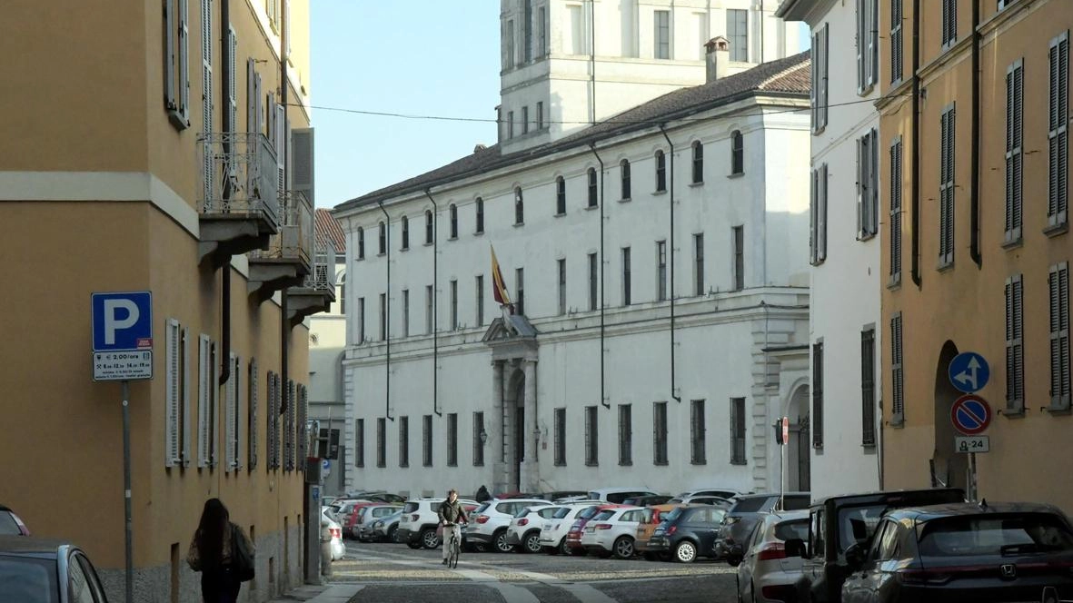 Nei documenti d’archivio si scoprono la storia lunga 4 secoli e i segreti del collegio Ghislieri. Dopo il lungo lavoro... Nei documenti d’archivio si scoprono la storia lunga 4 secoli e i segreti del collegio Ghislieri. Dopo il lungo lavoro...