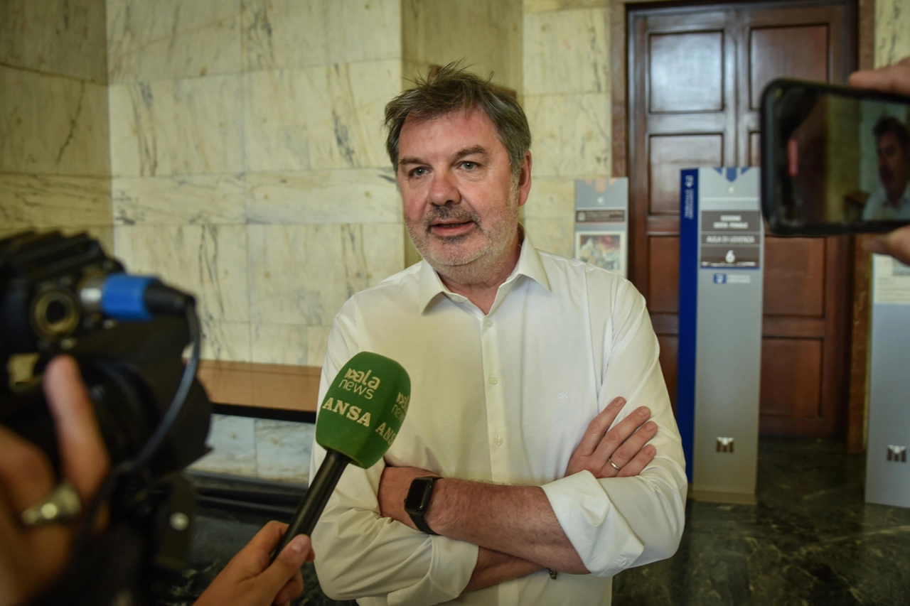 Il portavoce degli inquilini della Torre dei Moro Mirko Berti questa mattina al tribunale di Milano