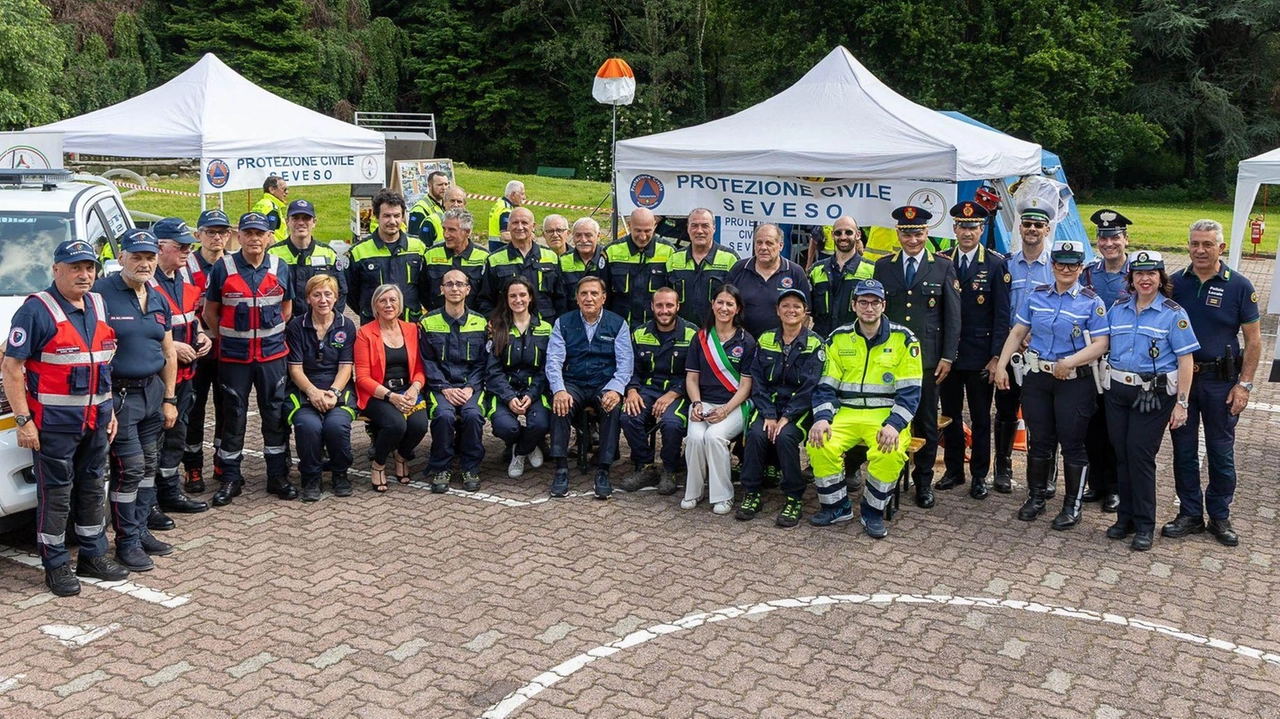 Il gruppo comunale di protezione civile con il nuovo direttivo e la sindaca Alessia Borroni Il gruppo comunale di protezione civile con il nuovo direttivo e la sindaca Alessia Borroni
