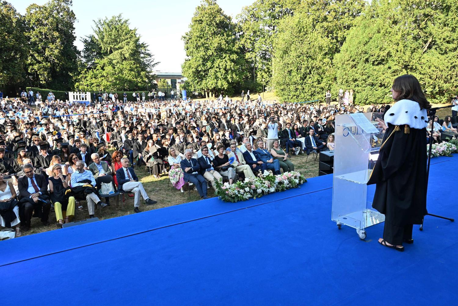 Giovani laureati, avanti. La rettrice: il futuro siete voi Giovani laureati, avanti. La rettrice: il futuro siete voi