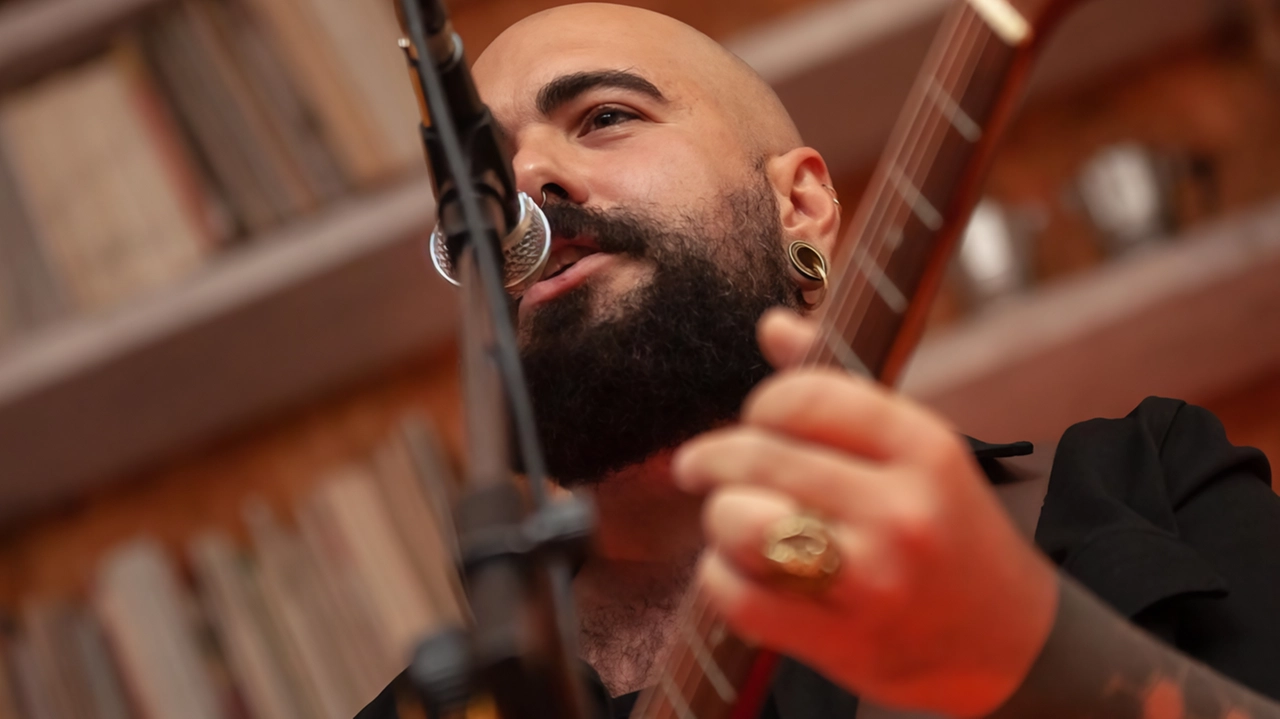 Il cantautore e comico Elianto sarà protagonista di una serata al Tambourine Il cantautore e comico Elianto sarà protagonista di una serata al Tambourine