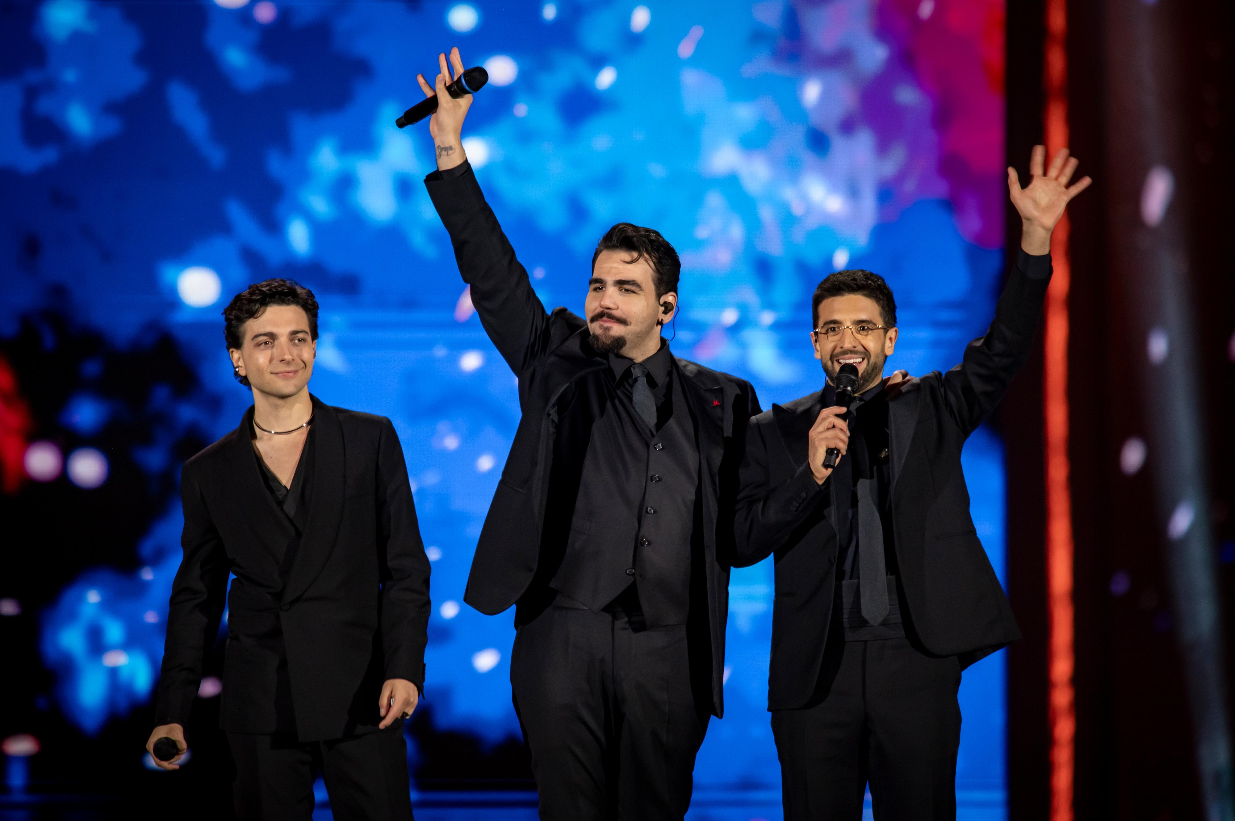 il volo ‘tutti per uno – viaggio nel tempo in tv tre serate evento da mantova ospiti e scaletta