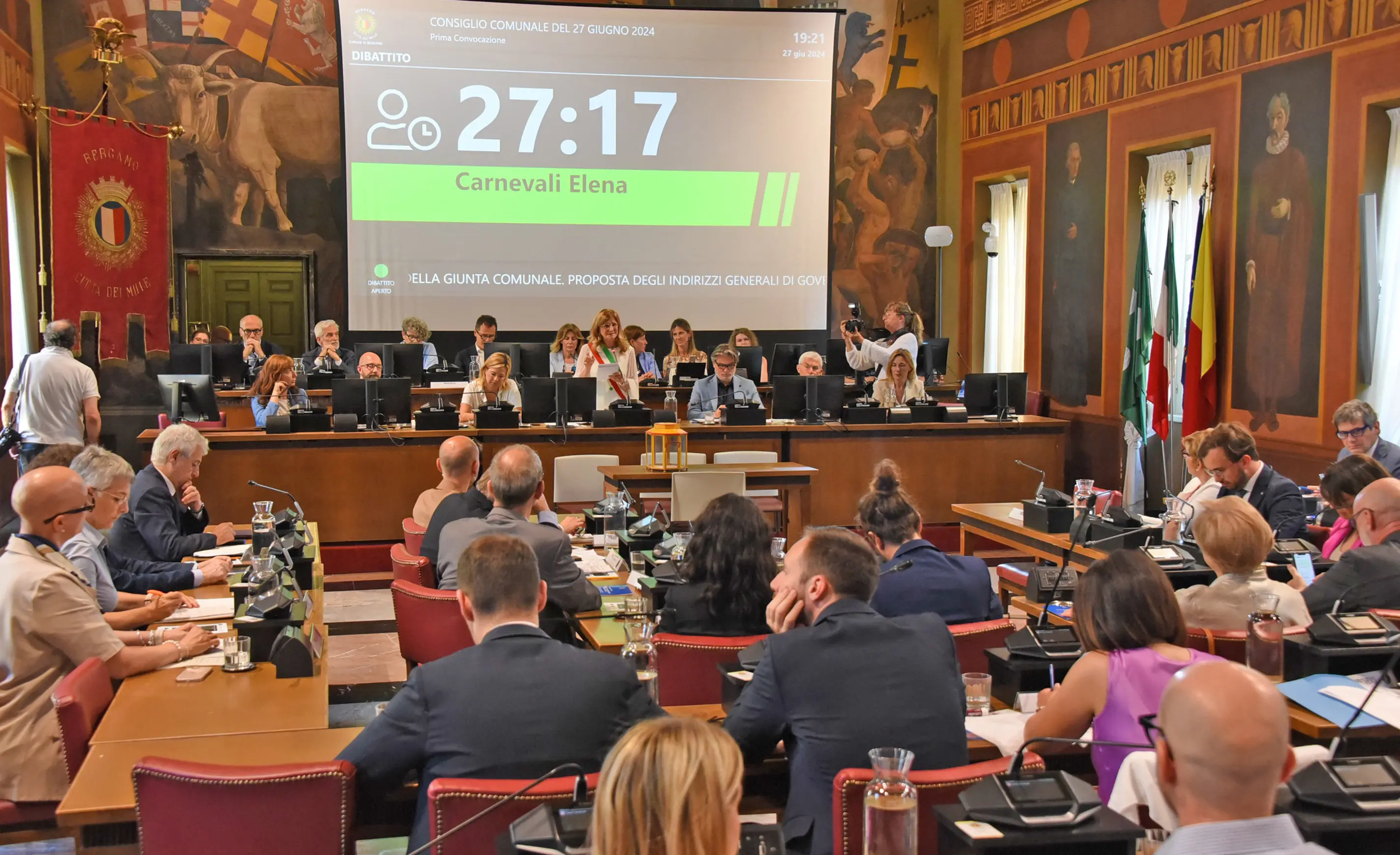 Bergamo, minori stranieri cittadini onorari: l’aula consiliare si divide. “Propaganda”, “No, integrazione”