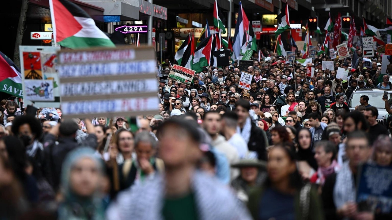 Decine di migliaia di persone per chiedere sanzioni a Israele Decine di migliaia di persone per chiedere sanzioni a Israele