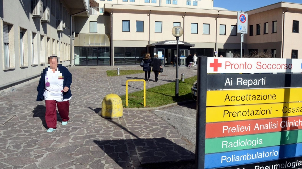 L'esterno dell'ospedale Mandic di Merate L'esterno dell'ospedale Mandic di Merate