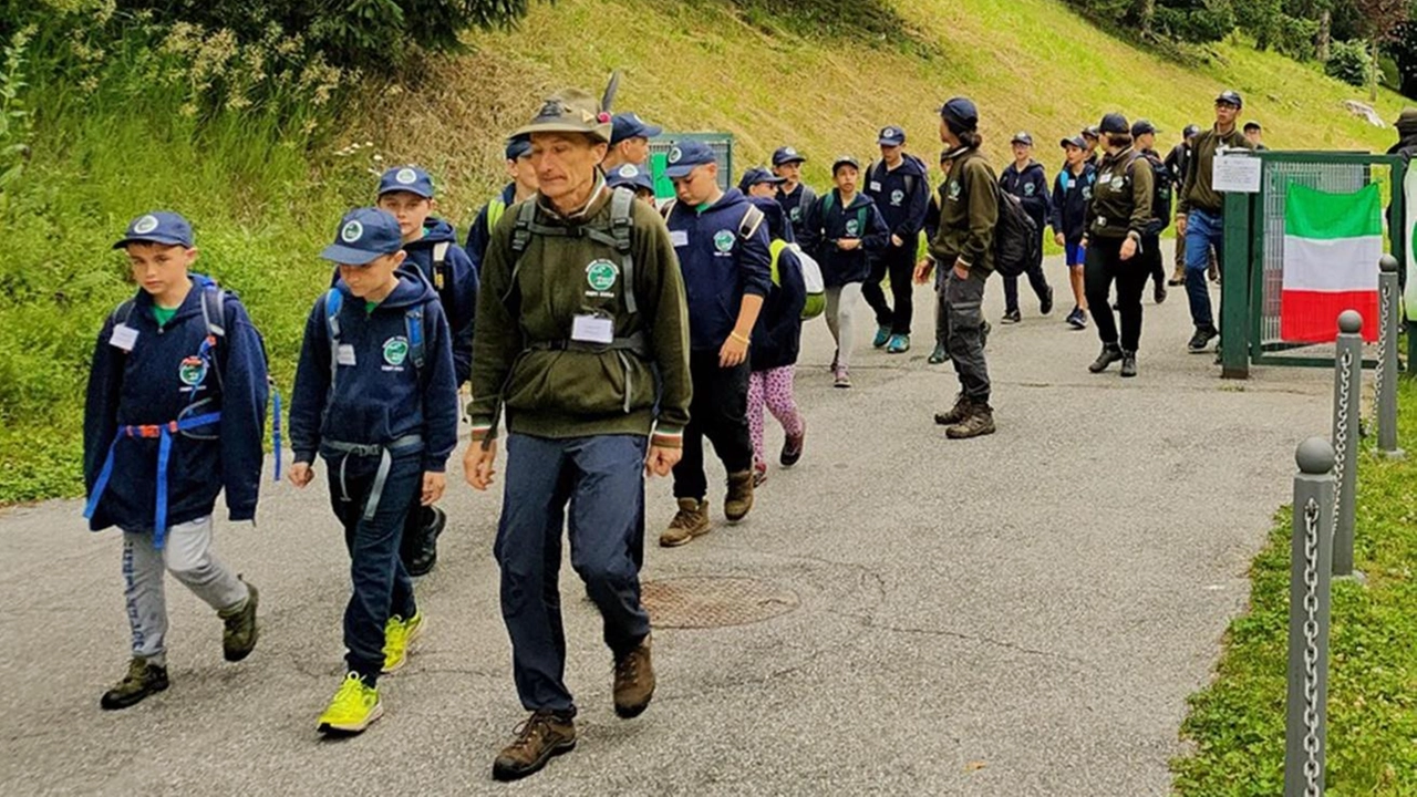 Alla fine il rientro a casa dei 180 alpini in erba che hanno partecipato al campo scuola organizzato per il secondo anno alla Cittadella dello Sport di Sondalo. Un ricordo indimenticabile per i ragazzi e gli istruttori Alla fine il rientro a casa dei 180 alpini in erba che hanno partecipato al campo scuola organizzato per il secondo anno alla Cittadella dello Sport di Sondalo. Un ricordo indimenticabile per i ragazzi e gli istruttori