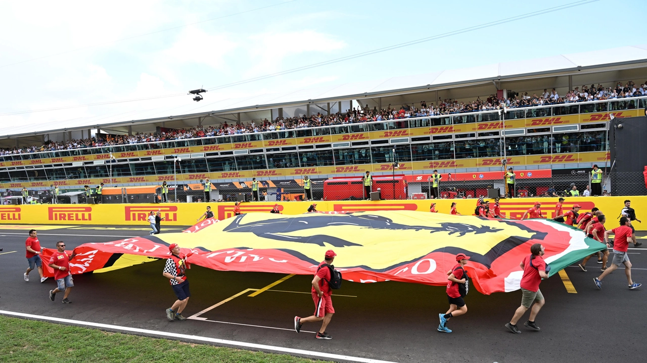 La festa dei tifosi Ferrari La festa dei tifosi Ferrari