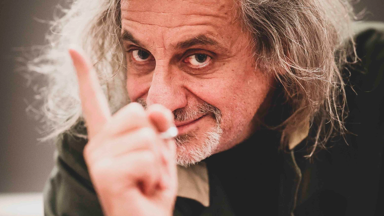 Alessandro Bergonzoni torna sul palco dell'Elfo Puccini Alessandro Bergonzoni torna sul palco dell'Elfo Puccini