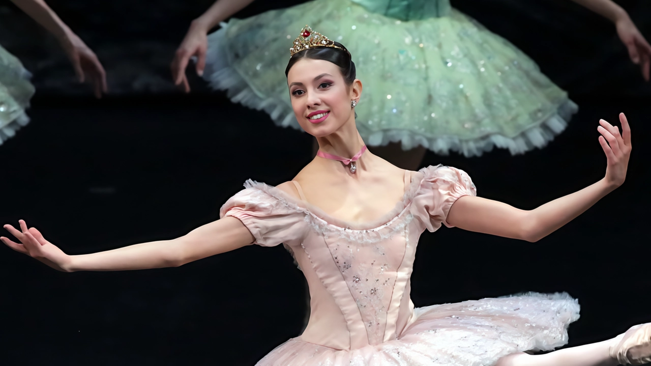 La sua vita si può riassumere così: passo dopo passo verso un solo obiettivo, la danza. Agnese Di Clemente, solista... La sua vita si può riassumere così: passo dopo passo verso un solo obiettivo, la danza. Agnese Di Clemente, solista...