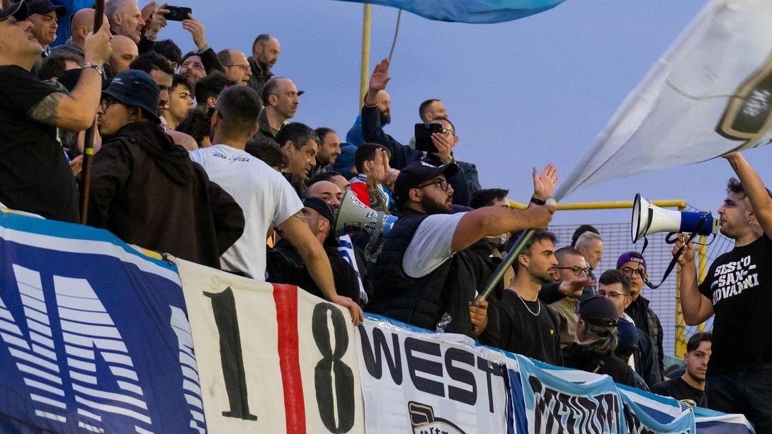Tifoseria della Pro Sesto al Breda Tifoseria della Pro Sesto al Breda
