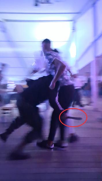 Il machete, le botte. Rissa tra ragazzi alla Festa dell’Unità Il machete, le botte. Rissa tra ragazzi alla Festa dell’Unità