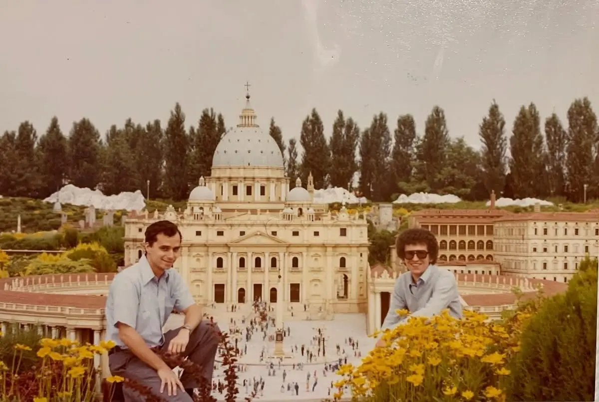 Papa Leone XIV alla Minitalia e la foto che sembra una premonizione