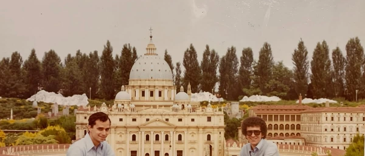 Papa Leone XIV alla Minitalia e la foto che sembra una premonizione