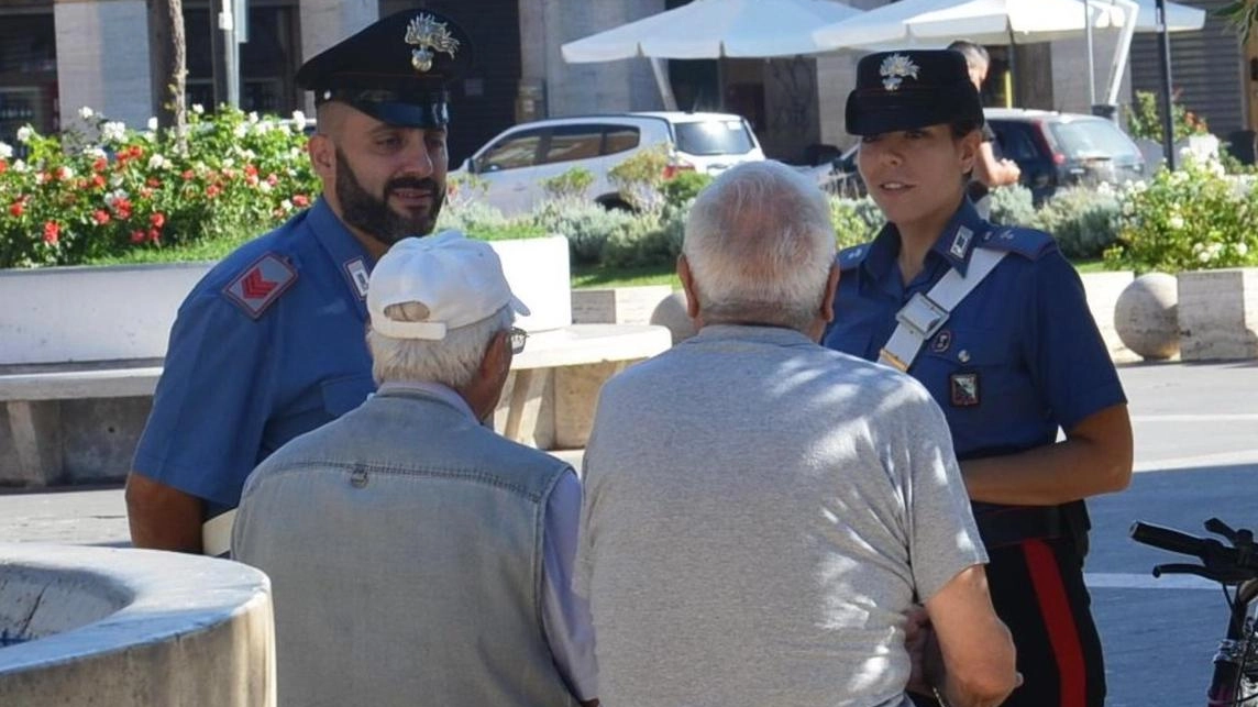 Un consigliere comunale di Saronno, Gianpietro Guaglianone, ha sventato un tentativo di borseggio in centro città. L'episodio ha suscitato preoccupazione riguardo alla microcriminalità, portando a richieste di maggiori controlli nella zona. Un consigliere comunale di Saronno, Gianpietro Guaglianone, ha sventato un tentativo di borseggio in centro città. L'episodio ha suscitato preoccupazione riguardo alla microcriminalità, portando a richieste di maggiori controlli nella zona.
