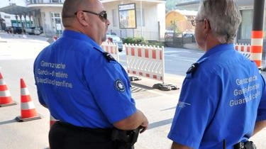 La polizia di frontiera di Ponte Chiasso La polizia di frontiera di Ponte Chiasso