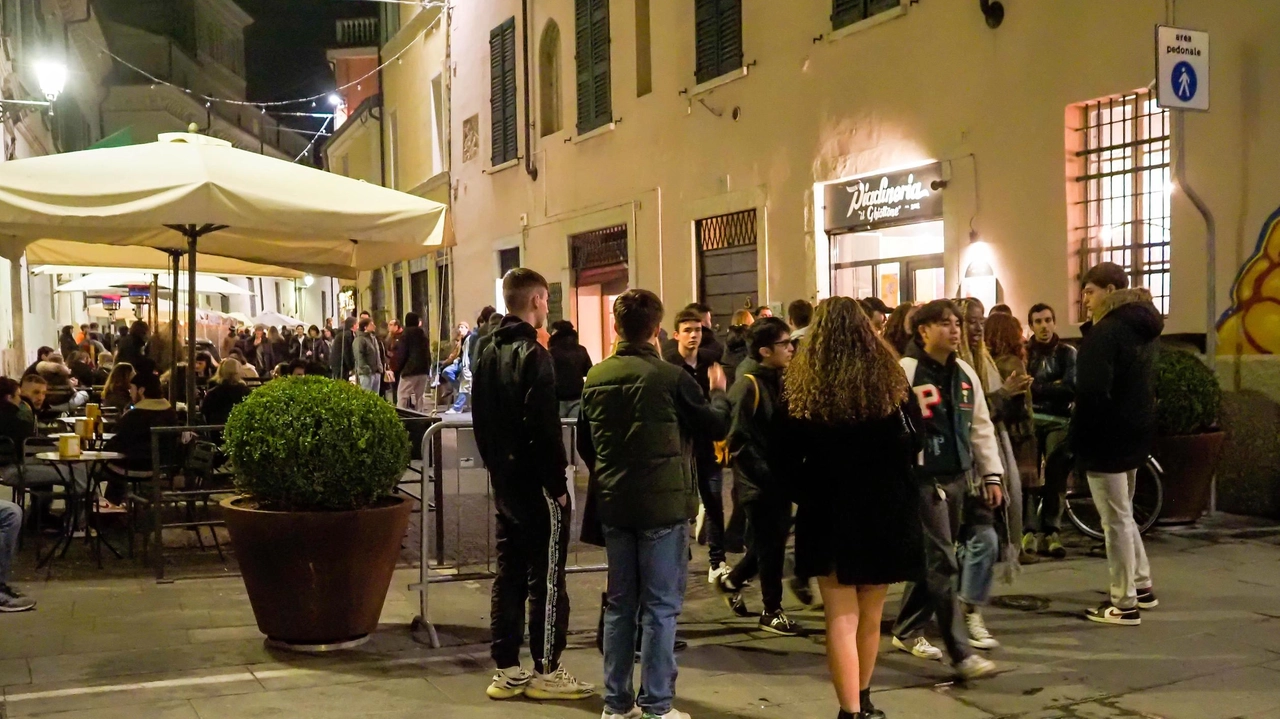 Nuova causa contro la movida a Brescia: 120 famiglie del quartiere del Carmine chiedono risarcimento danni per il rumore e invocano intervento del Comune. Nuova causa contro la movida a Brescia: 120 famiglie del quartiere del Carmine chiedono risarcimento danni per il rumore e invocano intervento del Comune.