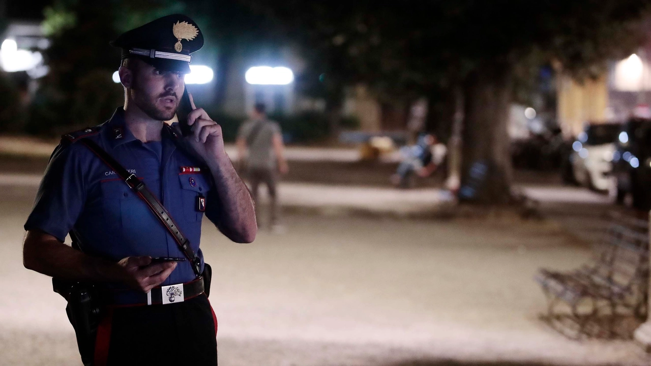 I carabinieri sono arrivati presso l’appartamento preso di mira dai ladri ma i malintenzionati si erano già dileguati senza riuscire a rubare nulla (foto archivio) I carabinieri sono arrivati presso l’appartamento preso di mira dai ladri ma i malintenzionati si erano già dileguati senza riuscire a rubare nulla (foto archivio)