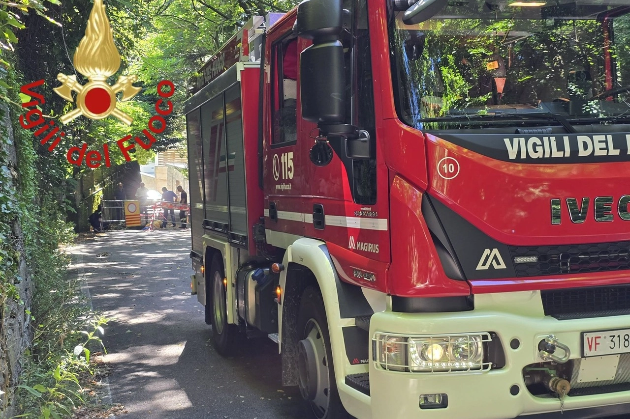 Allarme in mattinata per un cedimento stradale in via Valeria