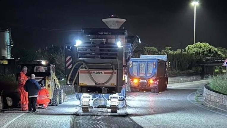 Strade asfaltate e lisce come tavoli da biliardo, gratis, o quasi. Sono in corso a Merate numerosi interventi... Strade asfaltate e lisce come tavoli da biliardo, gratis, o quasi. Sono in corso a Merate numerosi interventi...