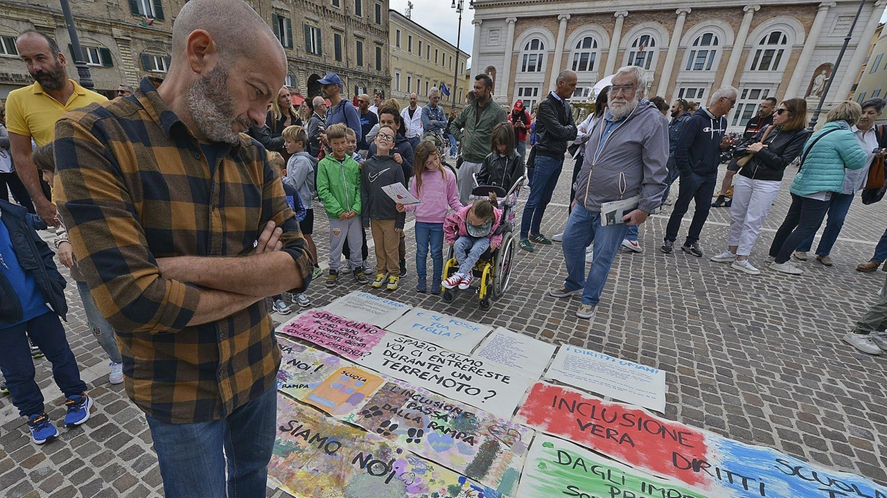 A venti giorni dall’inizio dell’anno scolastico non si contano i casi di minori e famiglie senza insegnanti ed educatori. Ed è protesta A venti giorni dall’inizio dell’anno scolastico non si contano i casi di minori e famiglie senza insegnanti ed educatori. Ed è protesta
