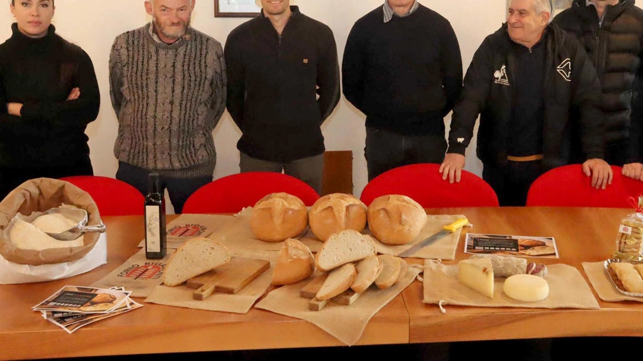 La presentazione del pane di Albosaggia La produzione è piaciuta talmente tanto che fino a ottobre non sarà possibile acquistarlo