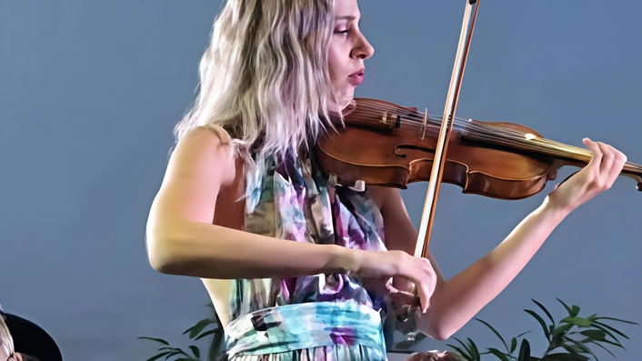 Domani a Milano, al Teatro Dal Verme, MiTo presenta un viaggio nel Romanticismo pianistico con la Sonata di Chopin eseguita da Diego Petrella e un concerto dell'Orchestra I Pomeriggi Musicali con la violinista Anna Tifu. In programma brani di Roberta Vacca e Korngold. Domani a Milano, al Teatro Dal Verme, MiTo presenta un viaggio nel Romanticismo pianistico con la Sonata di Chopin eseguita da Diego Petrella e un concerto dell'Orchestra I Pomeriggi Musicali con la violinista Anna Tifu. In programma brani di Roberta Vacca e Korngold.