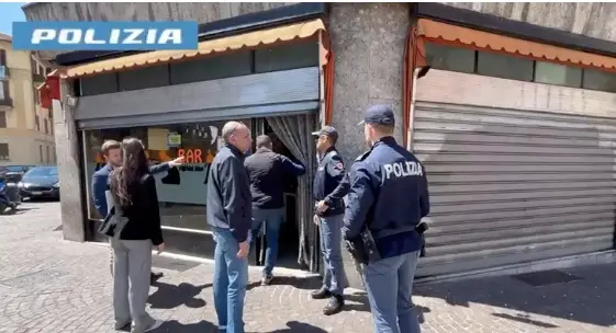 Como, risse e litigi: chiuso il bar di via Anzani