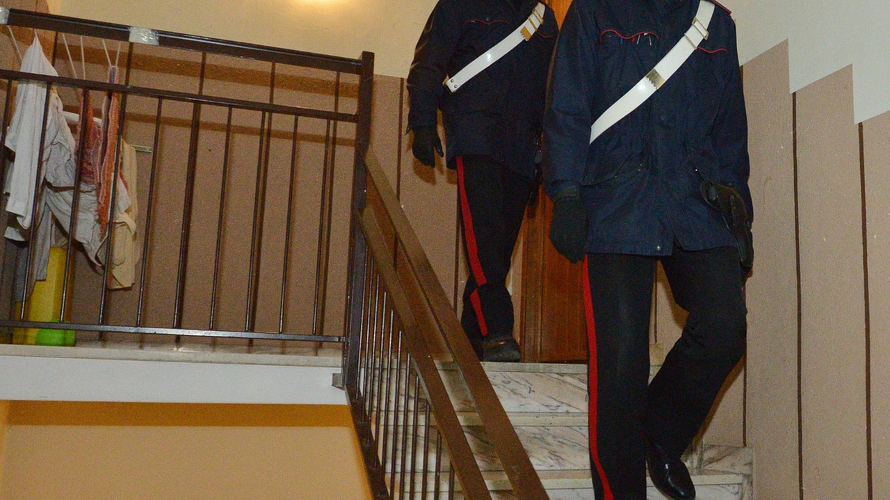 Un uomo di 75 anni nel Triangolo Lariano è stato colpito da una misura cautelare per aver maltrattato il figlio con disabilità psichica, con insulti, minacce e violenze fisiche. Deve mantenere distanza dalla famiglia.