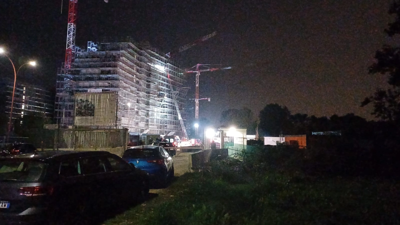 La protesta è terminata intorno alle 20 con la discesa degli operai La protesta è terminata intorno alle 20 con la discesa degli operai
