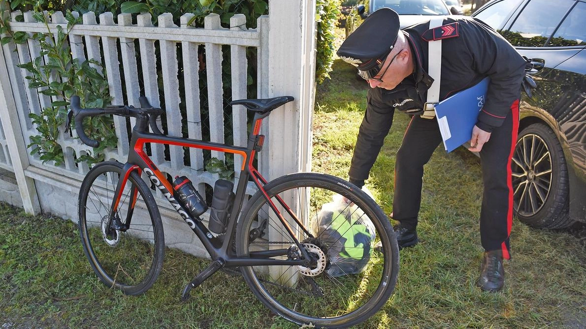 È in fin di vita per una caduta da bici. È stato trasportato in elisoccorso all’ospedale San Gerardo di Monza...