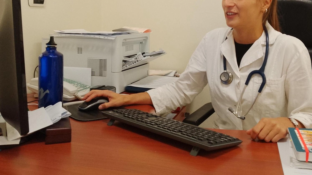 La dottoressa valentina Rogora 27 anni nuovo medico di medicina generale dopo due anni di sostituzioni in vari ambulatori La dottoressa valentina Rogora 27 anni nuovo medico di medicina generale dopo due anni di sostituzioni in vari ambulatori