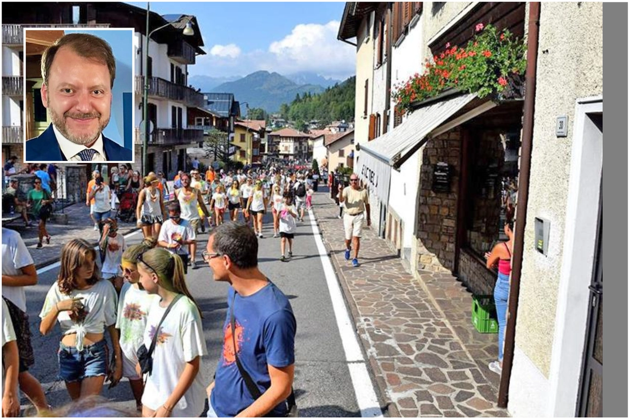 Turisti a Selvino e nel riquadro il sindaco Andrea Santopietro