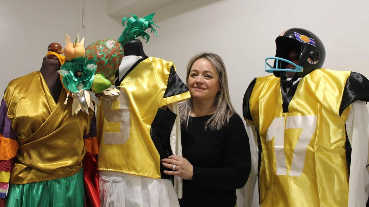 Silvia Saccani tra gli organizzatori della mostra sui 50 anni di feste di Carnevale Silvia Saccani tra gli organizzatori della mostra sui 50 anni di feste di Carnevale