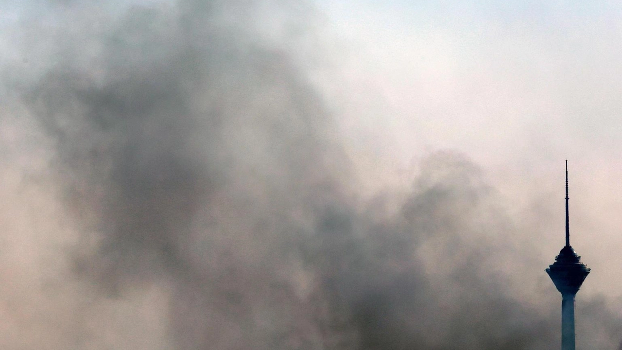 Le Idf attaccano Teheran e Karaj, evacuazioni vicino a impianti nucleari. Gli Usa preparano un possibile attacco. Le Idf attaccano Teheran e Karaj, evacuazioni vicino a impianti nucleari. Gli Usa preparano un possibile attacco.