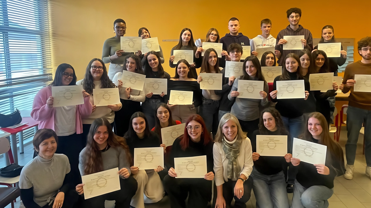 Un diploma con cui possono entrare direttamente dalla Brianza nelle università francesi, senza bisogno di test d’ingresso o altri filtri. Un... Un diploma con cui possono entrare direttamente dalla Brianza nelle università francesi, senza bisogno di test d’ingresso o altri filtri. Un...