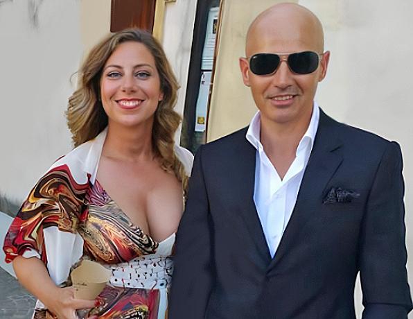 Uccise con 25 coltellate il marito in preda a un delirio ossessivo: assolta Caryl Menghetti Uccise con 25 coltellate il marito in preda a un delirio ossessivo: assolta Caryl Menghetti