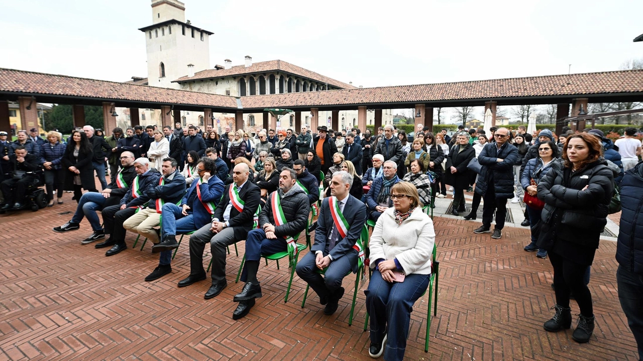 Gli amministratori del Sud-Ovest alla lettura dei nomi delle vittime innocenti "Meno burocrazia per trasformare i beni confiscati in presìdi di legalità" .