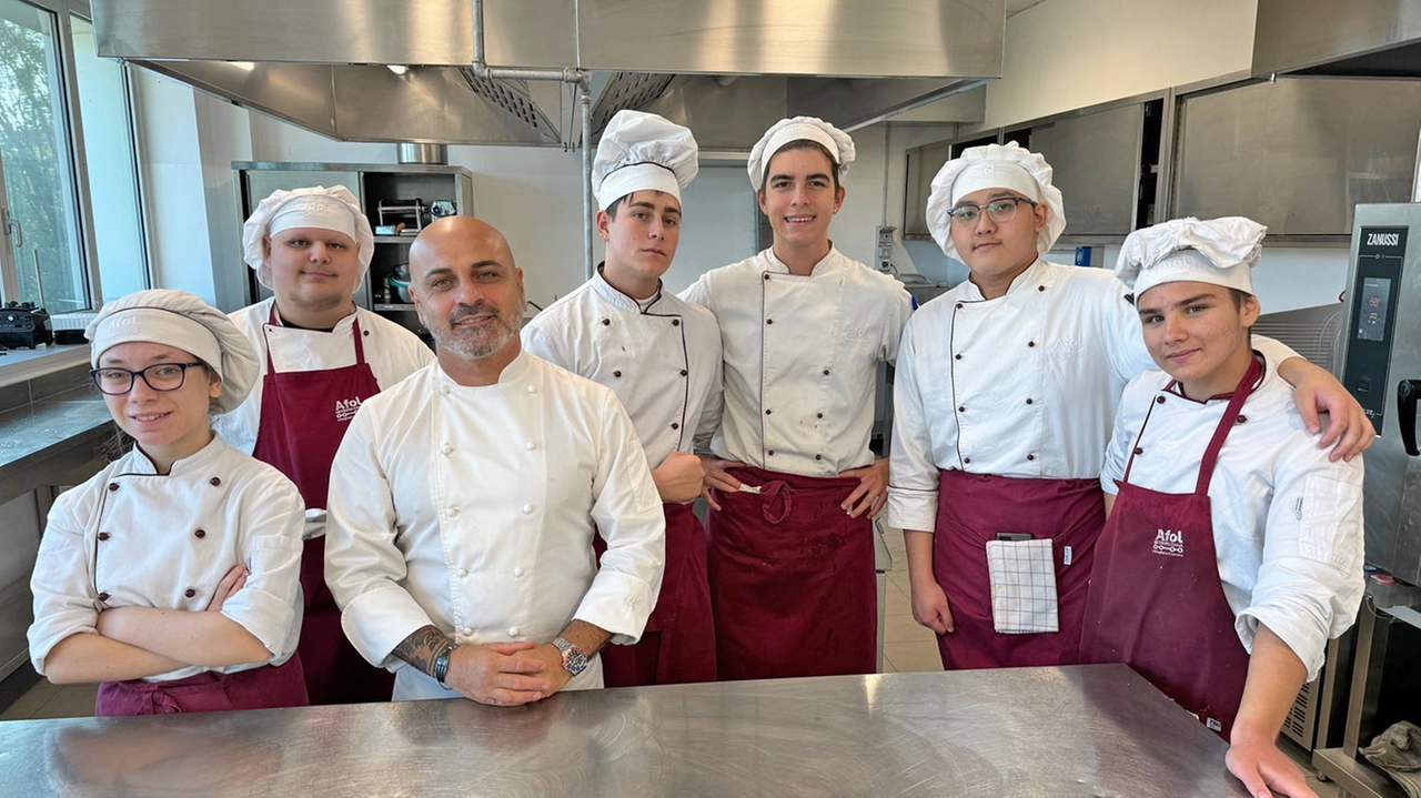 Lo chef Michele Cannistraro all’opera Lo chef Michele Cannistraro all’opera