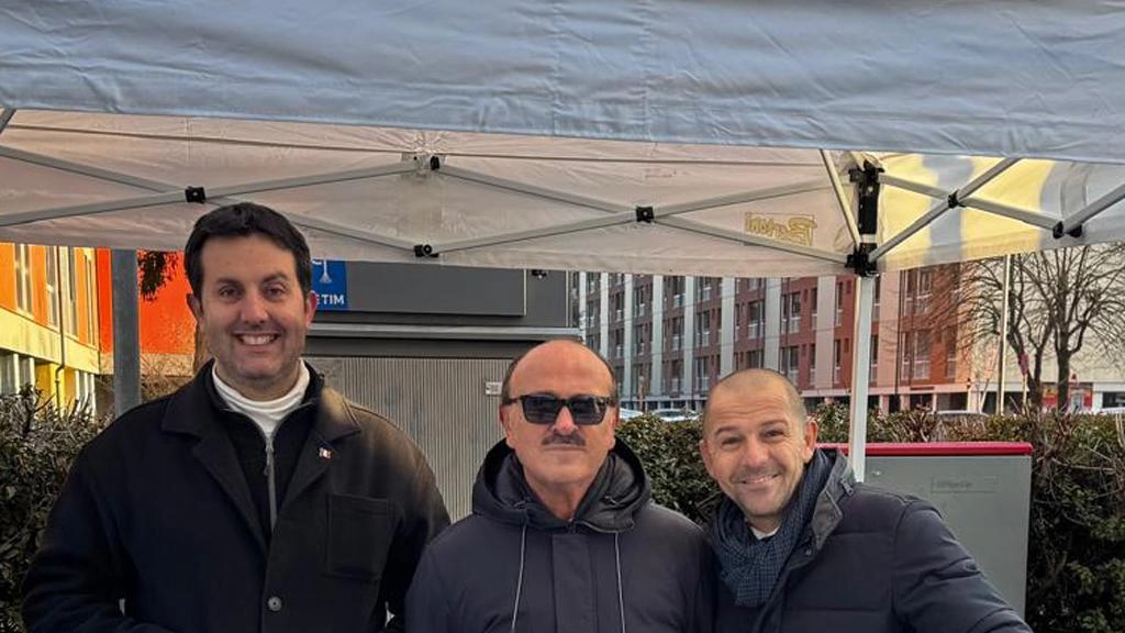 Il centrodestra ha dato vita auna raccolta di firme per chiedere un Consiglio comunale «aperto» Il centrodestra ha dato vita auna raccolta di firme per chiedere un Consiglio comunale «aperto»